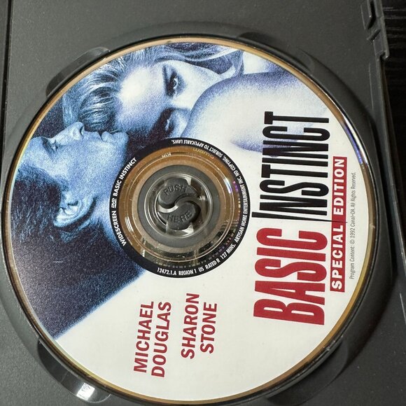 Basic Instinct Special Edition DVD Michael Douglas Sharon Stone Artisan Release - Picture 5 of 7